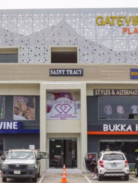 Bukka Hut Restaurant & Lounge at Gateview Plaza